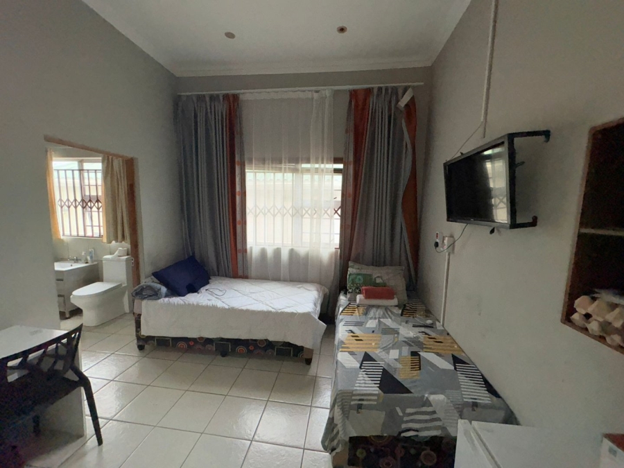 6 Bedroom Property for Sale in Quigney Eastern Cape